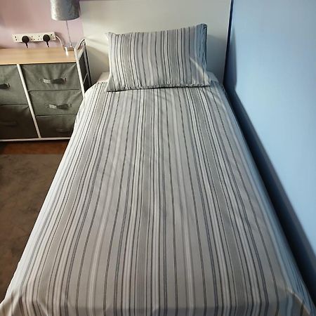 Twin Room In Prescot Homestay Экстерьер фото