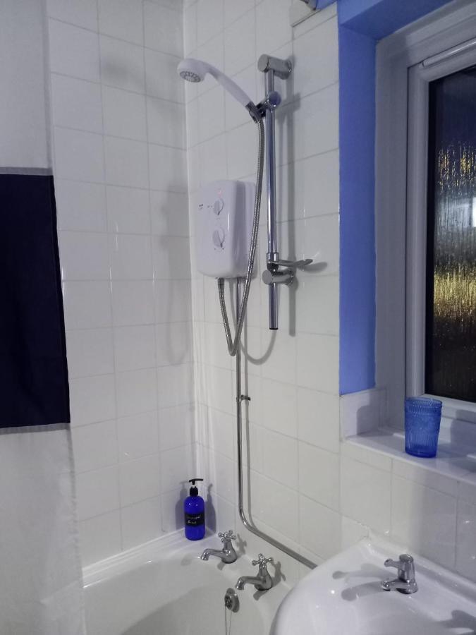 Twin Room In Prescot Homestay Экстерьер фото